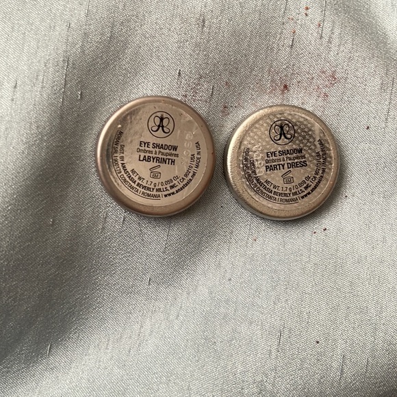 Anastasia Beverly Hills single shadows in an empty colourpop palette - Picture 4 of 4